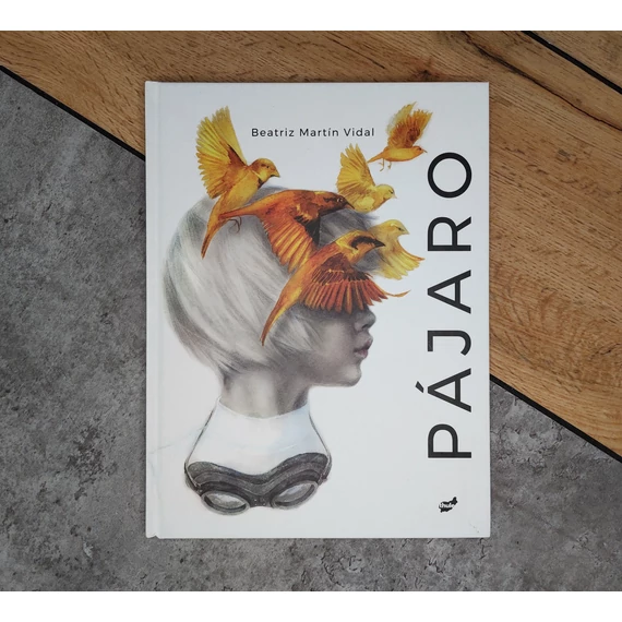 PÁJARO