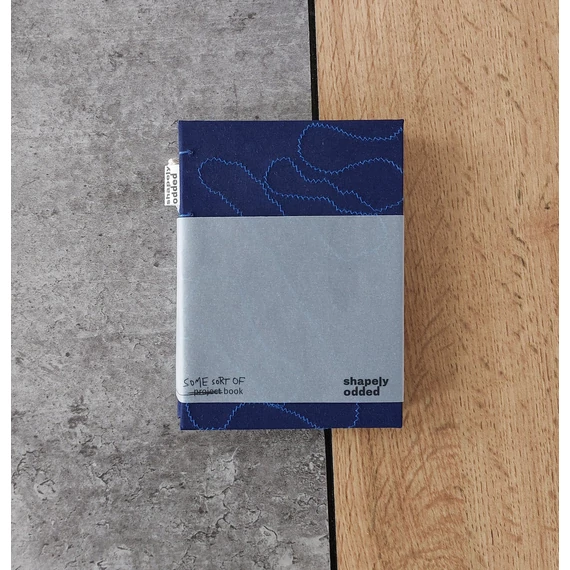 Shapely Odded jegyzetfüzet, sötétkék, hímzett